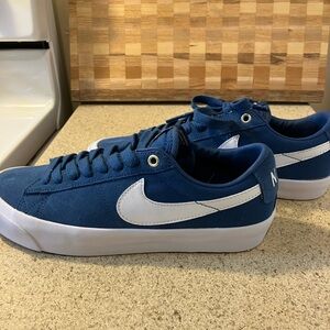 Nike Blue and White Sneakers Women’s size 5.5 NWOT